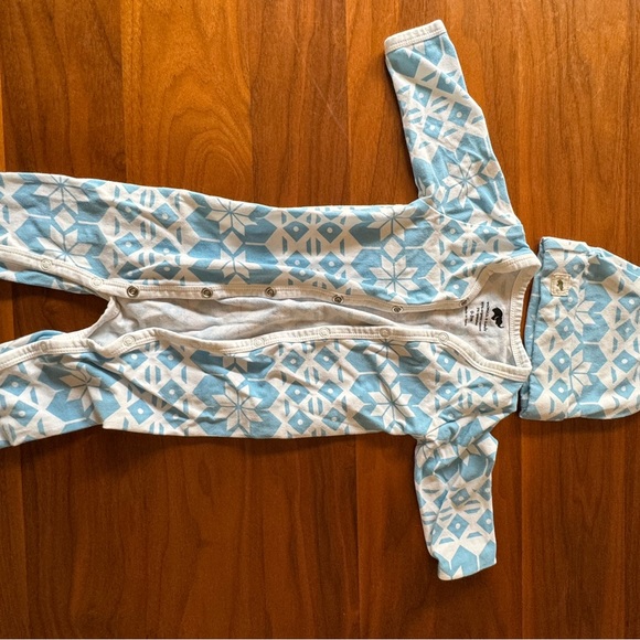 Monica and Andy Holiday onesie and hat Bundle 0-3 and 3-6 mo sizes - Picture 3 of 4